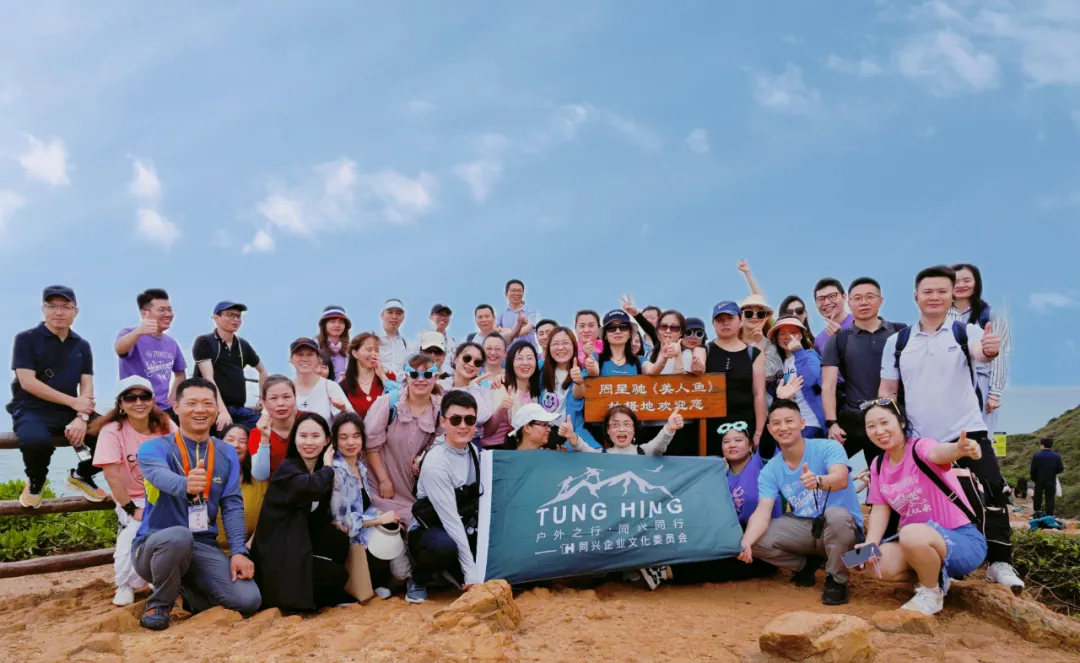 Spring is warm and flowers are blooming, hiking on Yangmei